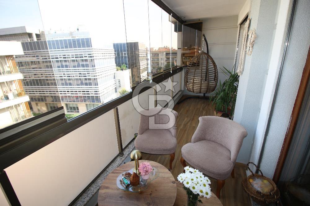 Gaziemir de Merkezi Konumda Satılık Çift Cepheli Geniş 3+1 Daire