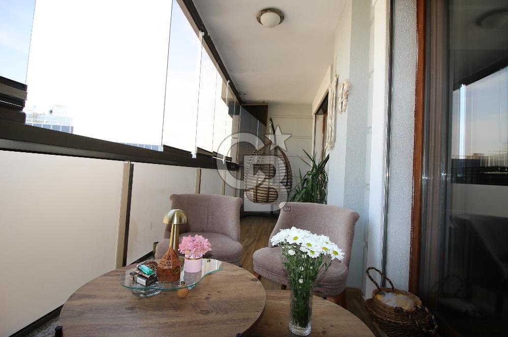 Gaziemir de Merkezi Konumda Satılık Çift Cepheli Geniş 3+1 Daire