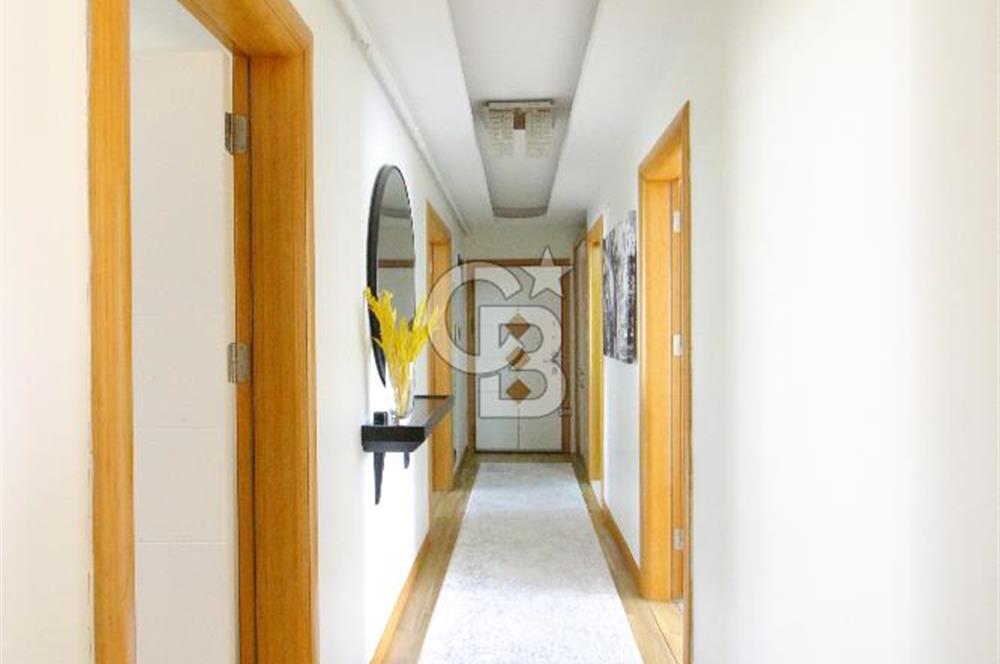 Gaziemir de Merkezi Konumda Satılık Çift Cepheli Geniş 3+1 Daire