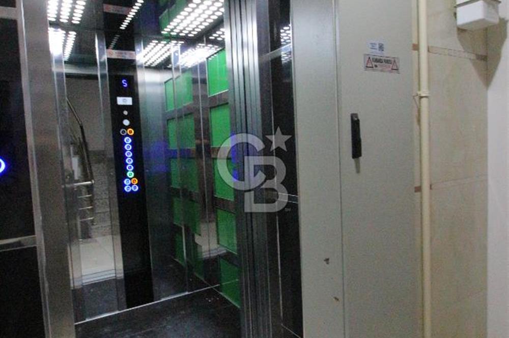 Gaziemir de Merkezi Konumda Satılık Çift Cepheli Geniş 3+1 Daire