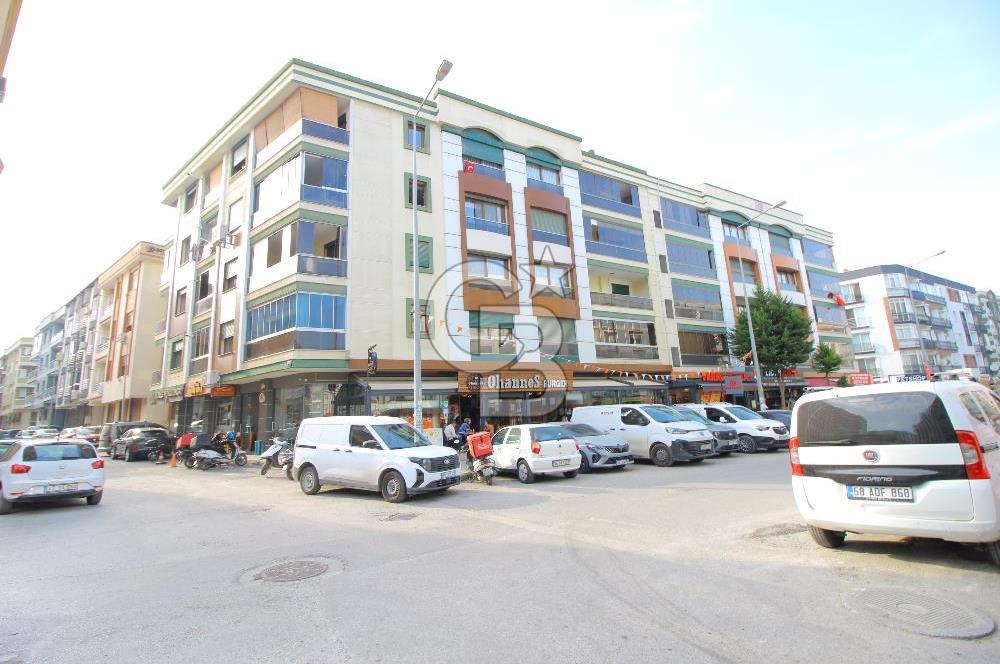 Gaziemir de Merkezi Konumda Satılık Çift Cepheli Geniş 3+1 Daire