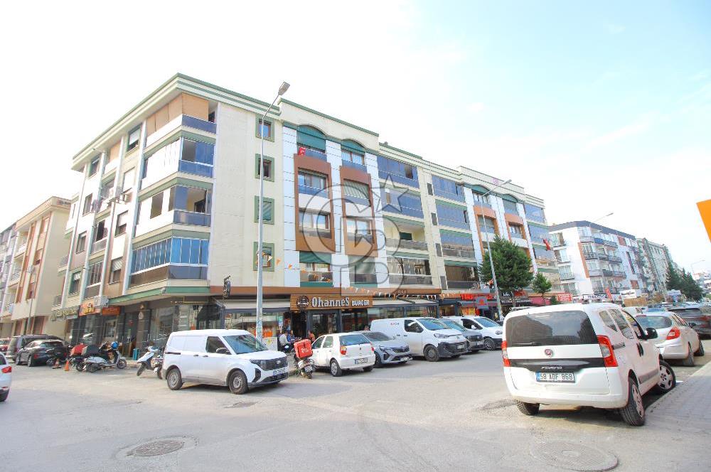 Gaziemir de Merkezi Konumda Satılık Çift Cepheli Geniş 3+1 Daire