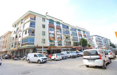 Gaziemir de Merkezi Konumda Satılık Çift Cepheli Geniş 3+1 Daire