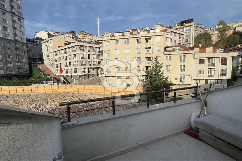 KAĞITHANE GÜRSELDE SATILIK FERAH VE GENİŞ 4+2 ÇATI DUBLEKSİ