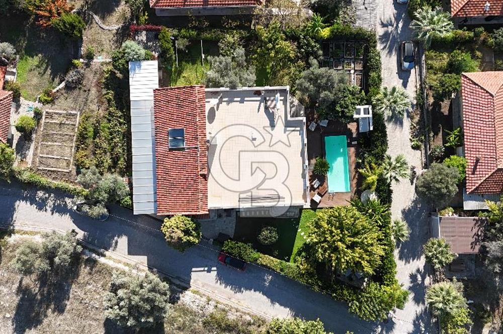 URLA İÇMELER UMUTKÖY ÇİFTLİK EVLERİ'NDE SATILIK VİLLA