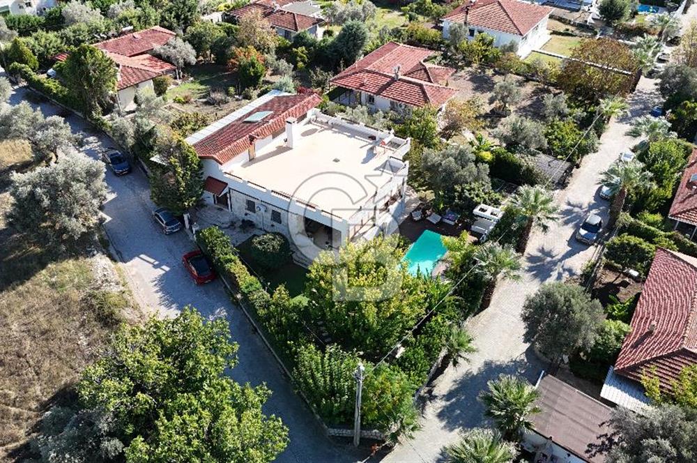 URLA İÇMELER UMUTKÖY ÇİFTLİK EVLERİ'NDE SATILIK VİLLA