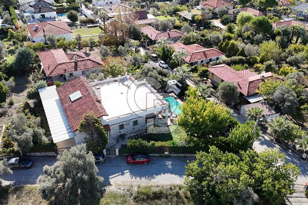 URLA İÇMELER UMUTKÖY ÇİFTLİK EVLERİ'NDE SATILIK VİLLA