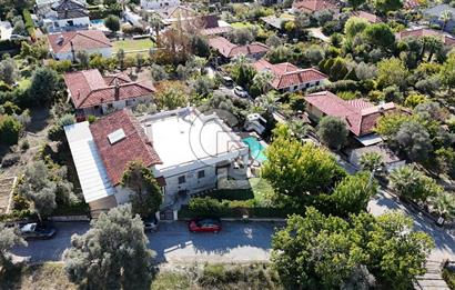 URLA İÇMELER UMUTKÖY ÇİFTLİK EVLERİ'NDE SATILIK VİLLA