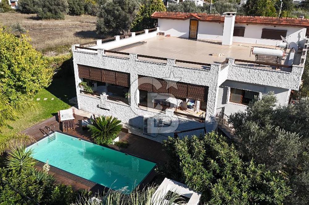 URLA İÇMELER UMUTKÖY ÇİFTLİK EVLERİ'NDE SATILIK VİLLA