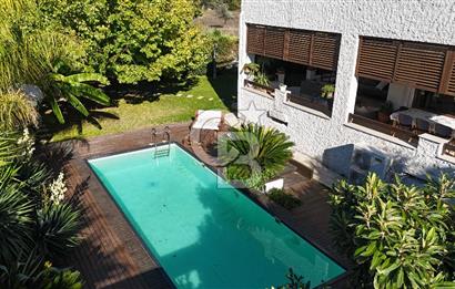 URLA İÇMELER UMUTKÖY ÇİFTLİK EVLERİ'NDE SATILIK VİLLA