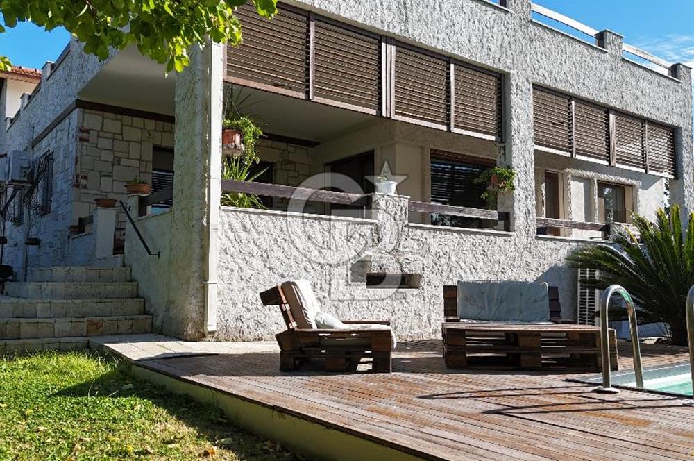 URLA İÇMELER UMUTKÖY ÇİFTLİK EVLERİ'NDE SATILIK VİLLA