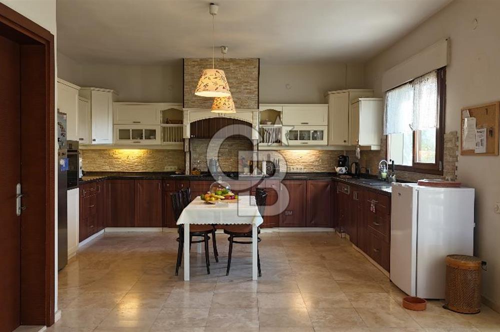 URLA İÇMELER UMUTKÖY ÇİFTLİK EVLERİ'NDE SATILIK VİLLA