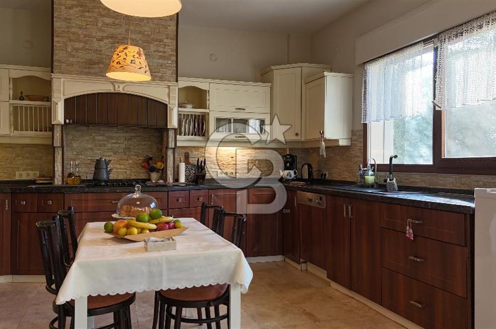 URLA İÇMELER UMUTKÖY ÇİFTLİK EVLERİ'NDE SATILIK VİLLA