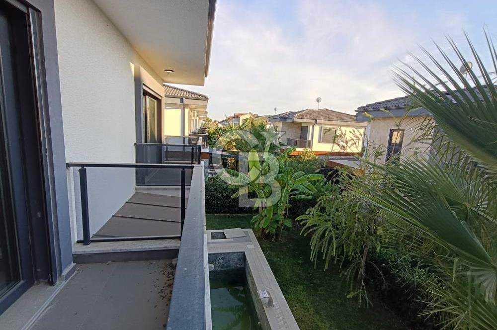 Ayvalık Tuzla Mevkii Müstakil Havuzlu Deniz Kıyısı Satılık Villa