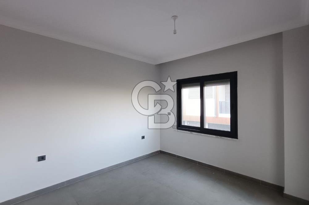 Ayvalık Tuzla Mevkii Müstakil Havuzlu Deniz Kıyısı Satılık Villa