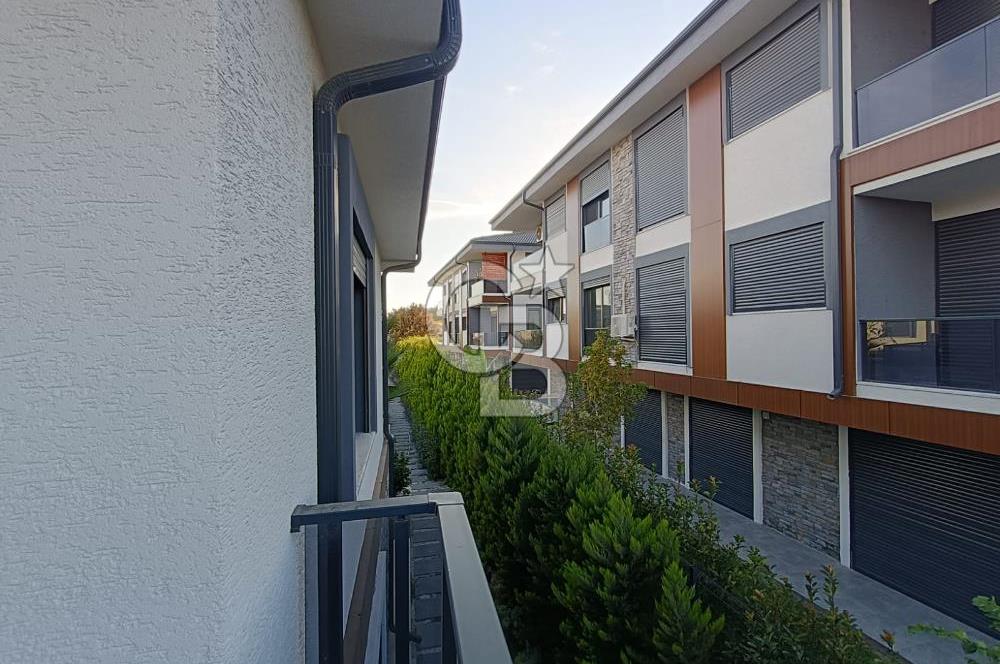 Ayvalık Tuzla Mevkii Müstakil Havuzlu Deniz Kıyısı Satılık Villa