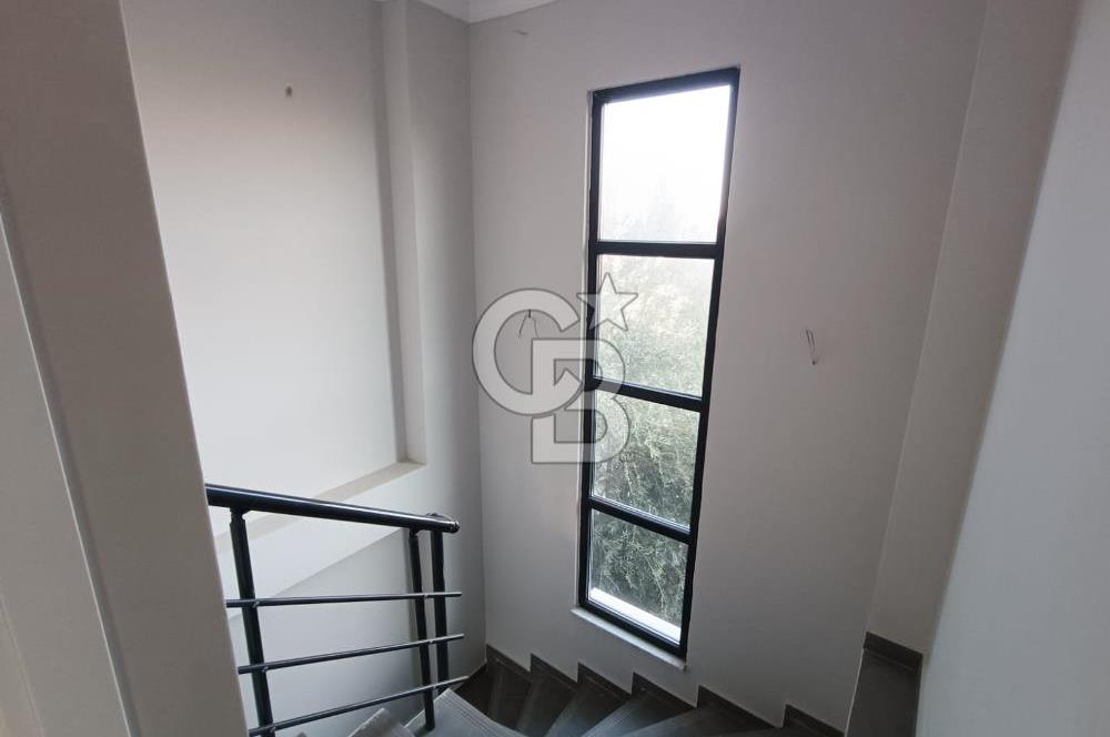 Ayvalık Tuzla Mevkii Müstakil Havuzlu Deniz Kıyısı Satılık Villa