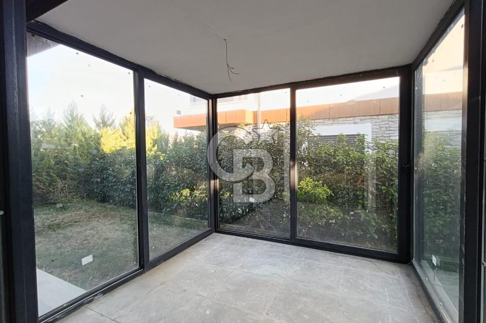 Ayvalık Tuzla Mevkii Müstakil Havuzlu Deniz Kıyısı Satılık Villa