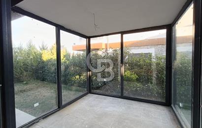 Ayvalık Tuzla Mevkii Müstakil Havuzlu Deniz Kıyısı Satılık Villa