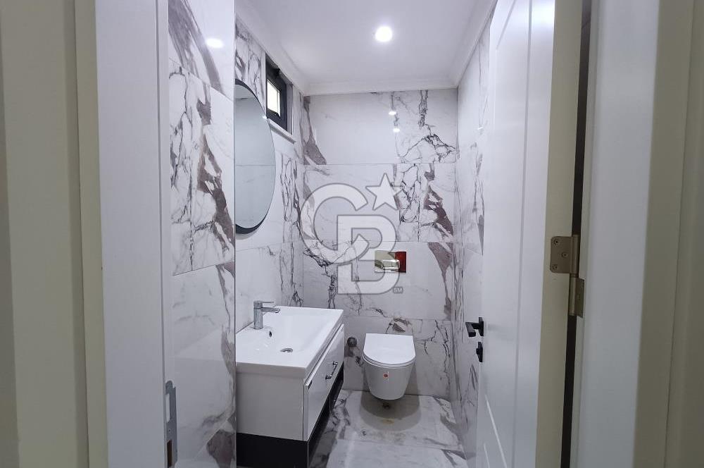 Ayvalık Tuzla Mevkii Müstakil Havuzlu Deniz Kıyısı Satılık Villa