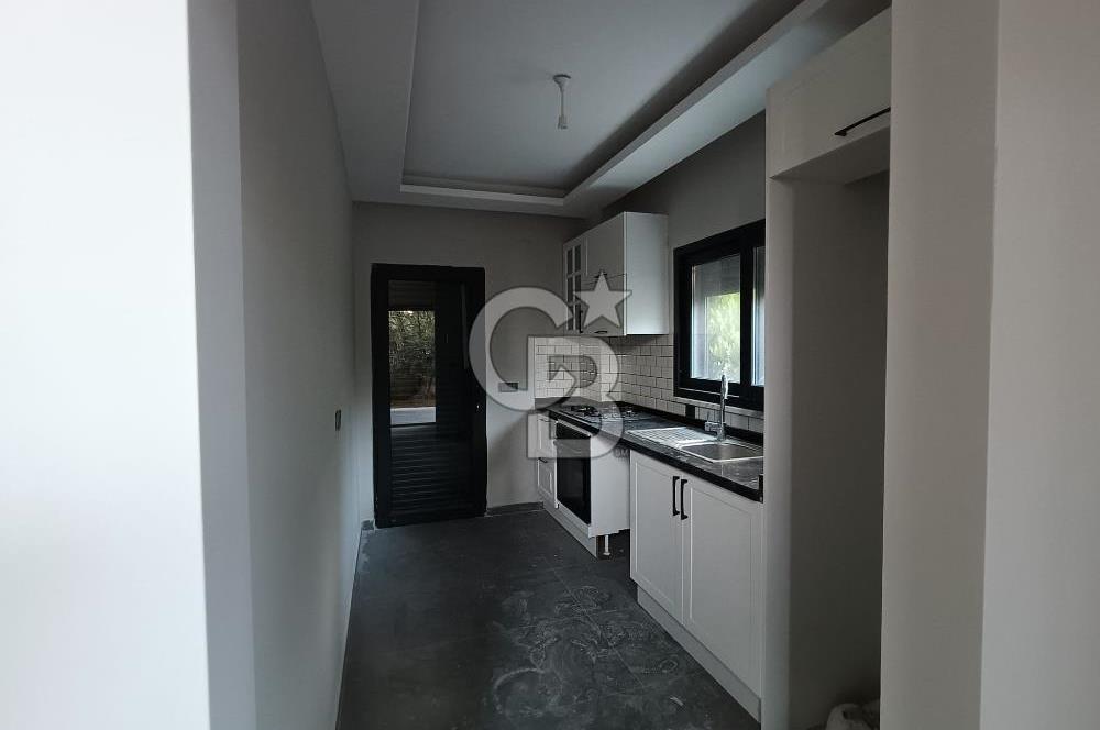 Ayvalık Tuzla Mevkii Müstakil Havuzlu Deniz Kıyısı Satılık Villa