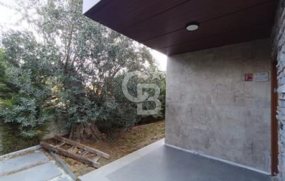 Ayvalık Tuzla Mevkii Müstakil Havuzlu Deniz Kıyısı Satılık Villa