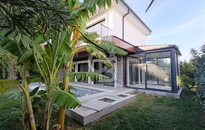 Ayvalık Tuzla Mevkii Müstakil Havuzlu Deniz Kıyısı Satılık Villa