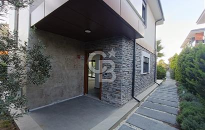 Ayvalık Tuzla Mevkii Müstakil Havuzlu Deniz Kıyısı Satılık Villa