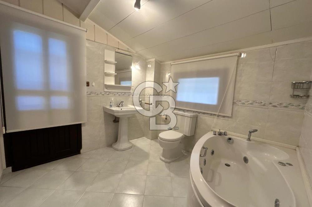 Tuzla Mercan Sahil'de Masalsı işyerine uygun 4+2 villa