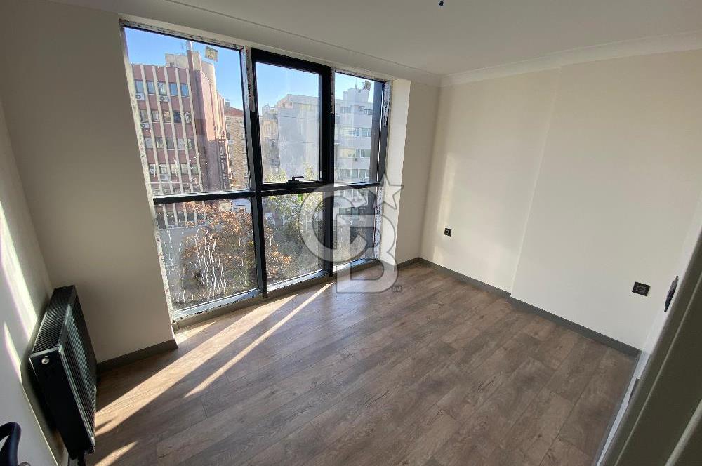 ATATÜRK CADDESİ KUĞULU PARK YANI KÖŞE SIFIR 1+1 DAİRE OTOPARKLI