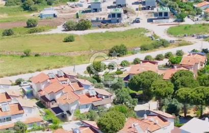 Şifne–Ildır Sınırında, Kumsal Plajlı, Deniz ve Dağ Manzaralı SATILIK Villa