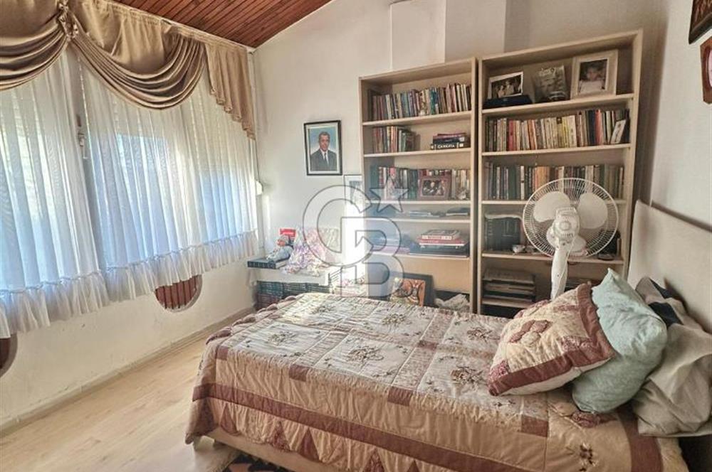 Şifne–Ildır Sınırında, Kumsal Plajlı, Deniz ve Dağ Manzaralı SATILIK Villa