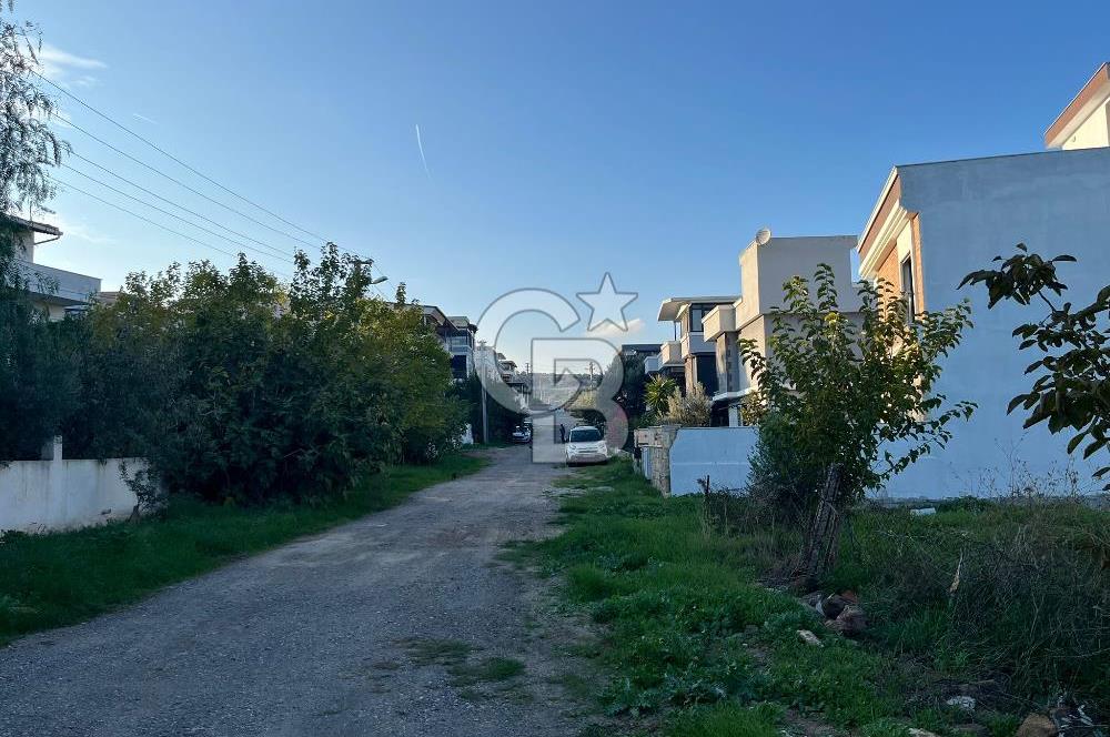 Yenifoça'da Deniz Manzaralı Eşyalı Kiralık 2+1 Daire