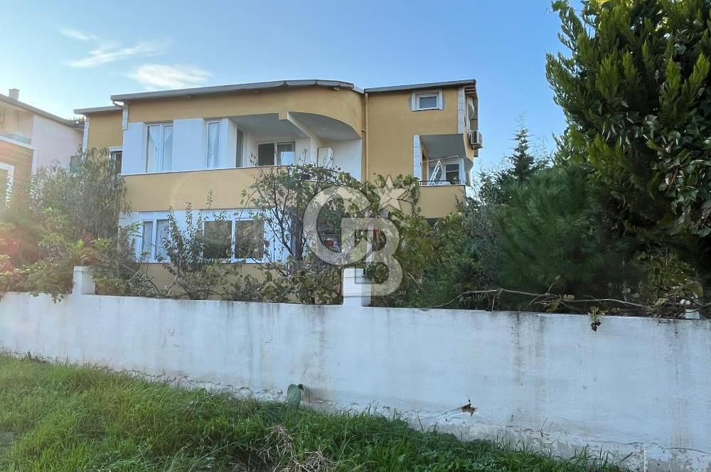 Yenifoça'da Deniz Manzaralı Eşyalı Kiralık 2+1 Daire