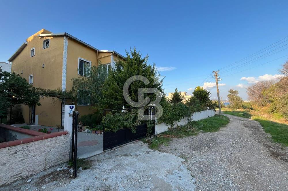 Yenifoça'da Deniz Manzaralı Eşyalı Kiralık 2+1 Daire