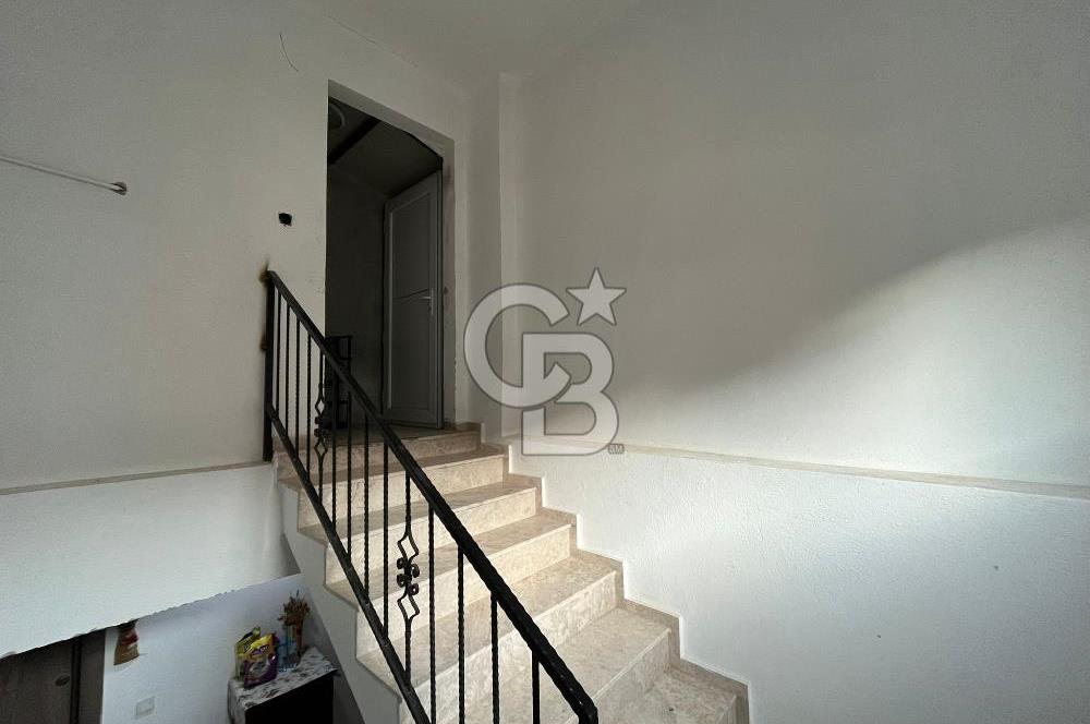 Yenifoça'da Deniz Manzaralı Eşyalı Kiralık 2+1 Daire