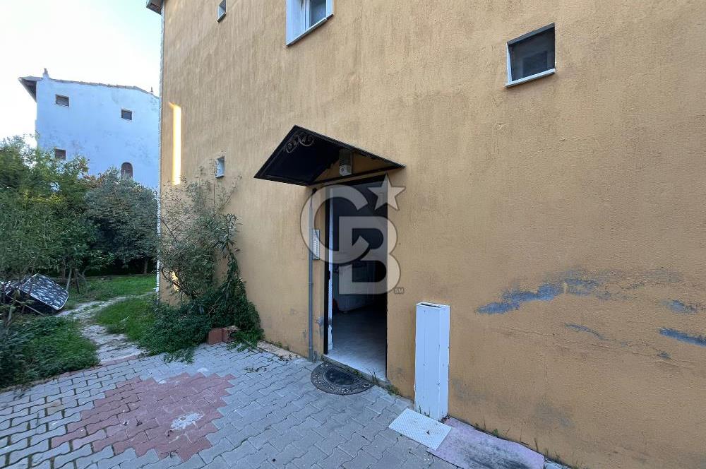 Yenifoça'da Deniz Manzaralı Eşyalı Kiralık 2+1 Daire