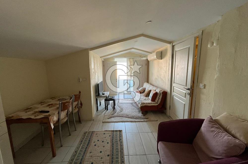 Yenifoça'da Deniz Manzaralı Eşyalı Kiralık 2+1 Daire