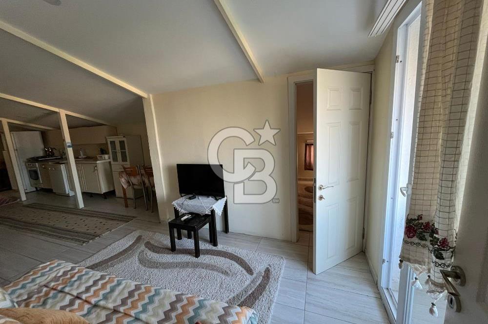 Yenifoça'da Deniz Manzaralı Eşyalı Kiralık 2+1 Daire