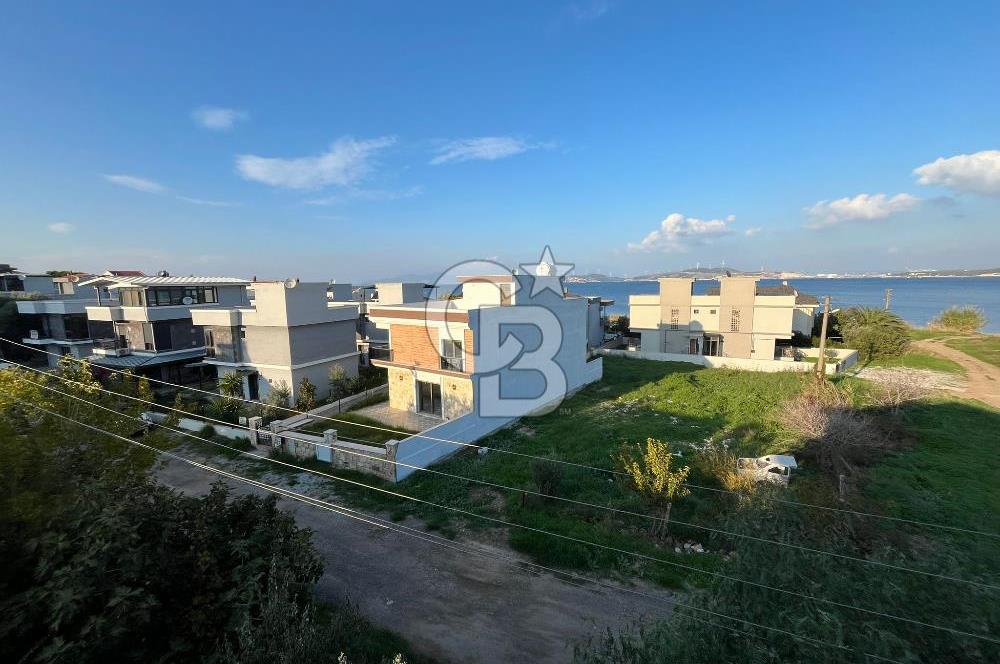 Yenifoça'da Deniz Manzaralı Eşyalı Kiralık 2+1 Daire