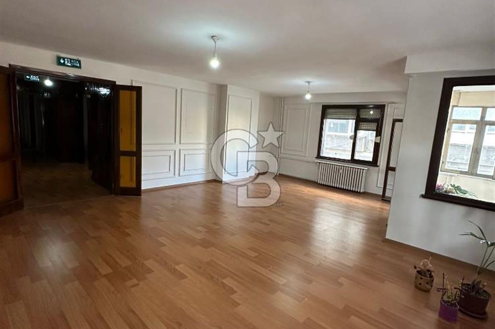 İNCİRLİ CADDESİNDE YÜKSEK TABELA DEĞERLİ KİRALIK 3+1 DAİRE