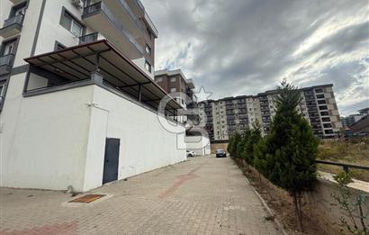 MENEMEN KOYUNDERE’DE TERASLI SİTE İÇİ 3+1 SATILIK ARAKAT DAİRE 