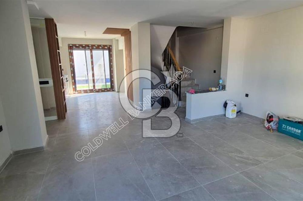 KUŞADASI SOĞUCAK TA SATILIK SIFIR 4+1 ÖZEL HAVUZLU TRİPLEX VİLLA