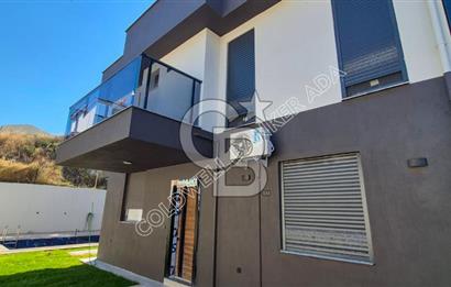 KUŞADASI SOĞUCAK TA SATILIK SIFIR 4+1 ÖZEL HAVUZLU TRİPLEX VİLLA