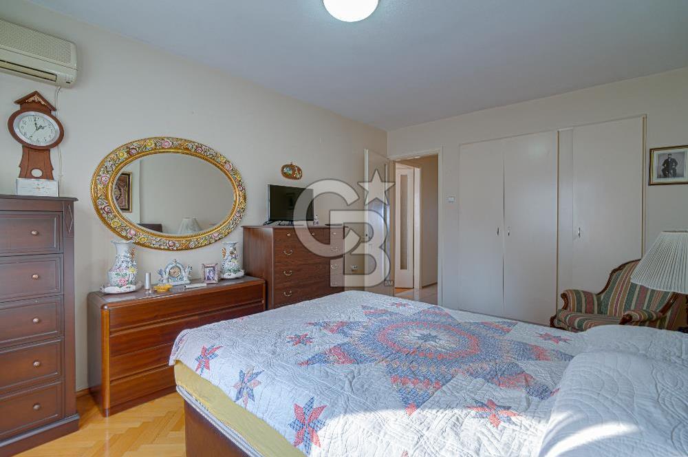 izmir Göztepede satılık yalı dairesi