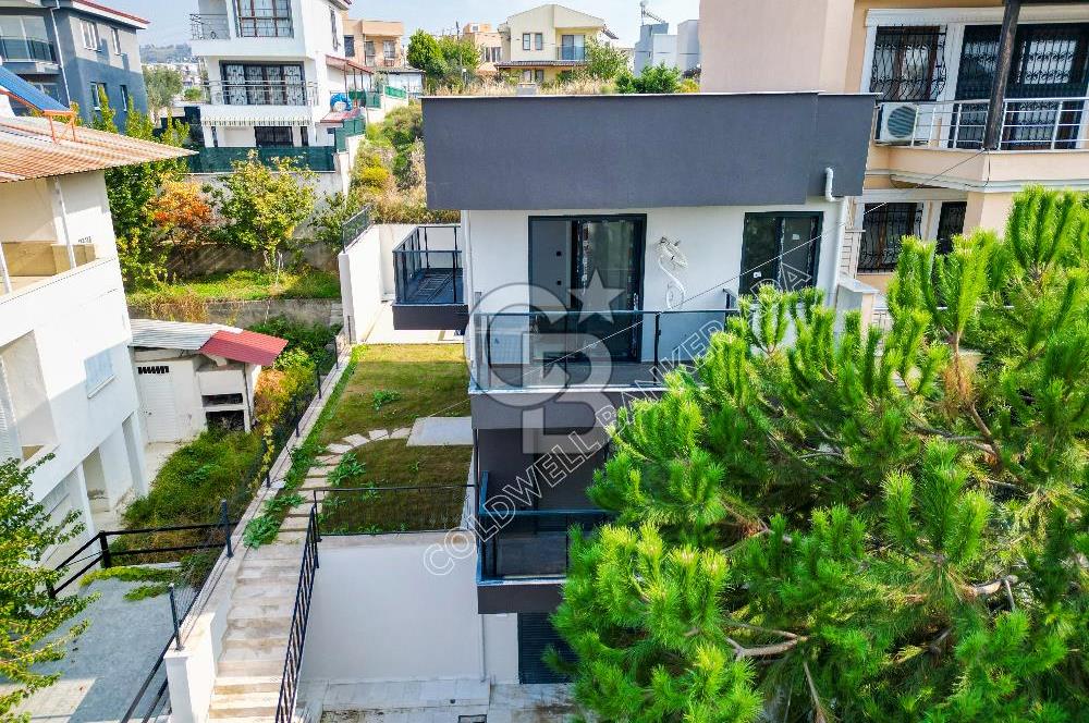 KUŞADASI SOĞUCAK TA SATILIK SIFIR 4+1 ÖZEL HAVUZLU TRİPLEX VİLLA