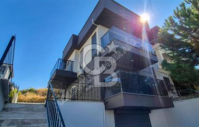 KUŞADASI SOĞUCAK TA SATILIK SIFIR 4+1 ÖZEL HAVUZLU TRİPLEX VİLLA