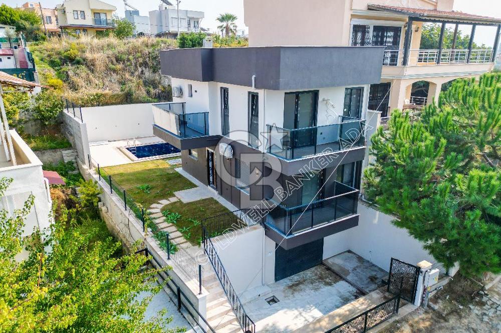 KUŞADASI SOĞUCAK TA SATILIK SIFIR 4+1 ÖZEL HAVUZLU TRİPLEX VİLLA