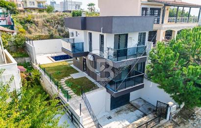 KUŞADASI SOĞUCAK TA SATILIK SIFIR 4+1 ÖZEL HAVUZLU TRİPLEX VİLLA