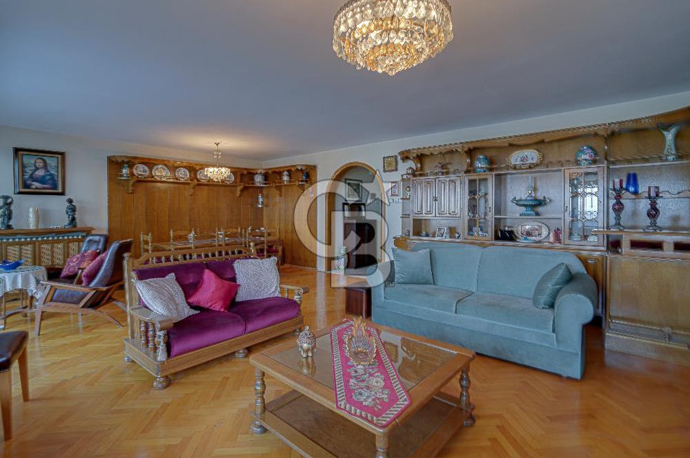 izmir Göztepede satılık yalı dairesi